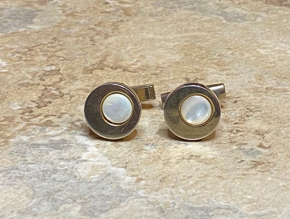 Vintage Cuff Links, Mother of Pearl Cuff Links, 70s Cuff Links, Gold Tone Cuff Links, Round Cuff Links, Inlaid Cuff Links, Shell Cuff Links
