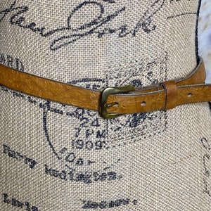 Vintage Leather Belt, Brown leather belt, Stamped Leather belt, 70&#39;s Stamped Leather Belt, Stamped Vine Pattern Leather, Waist 27&quot; to 31&quot;.