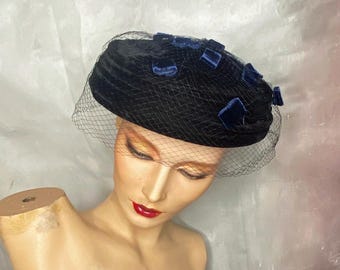 Vintage Women's Hat, 50's Women's Saucer Hat, Navy Velvet Hat with Veil, Navy Velvet Hat with Netting, Vintage Velvet Hat with Side Grips,