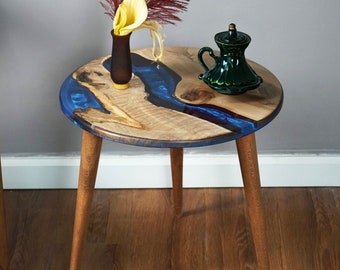 Solid wood epoxy table