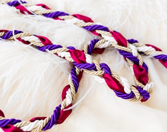Cuerda de atado - trenza celta, cordón de 4 hebras, cordón personalizable, trenza de boda atado a mano en oro/púrpura/marfil con cinta burdeos