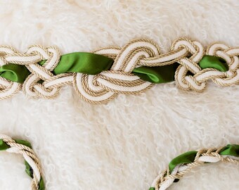 Handfasting cord - structured infinity knot,customisable cord, wedding piece,handtying wedding cord in natural/gold with green silk ribbon