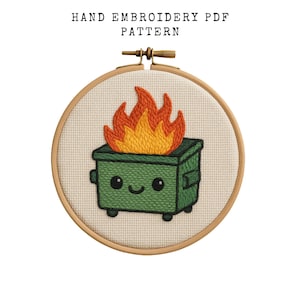 Puede incluir: Patrón PDF de bordado a mano con un contenedor de basura verde en llamas con una cara sonriente, dentro de un aro de bordado de madera. Las llamas son naranjas y amarillas. El texto "HAND EMBROIDERY PDF PATTERN" está en la parte superior.