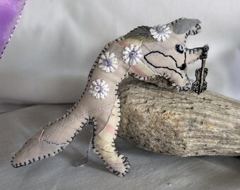 Grey Fox / Quilty Critter / Folk Art / OOAK / Souvenir Ornaments / Bluegrass / Novelty / Gift