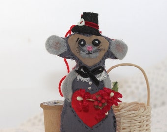 Valentino the Quilty Critter / Romeo Mousie / Valentine /Folk Art / OOAK / Gift / Novelty