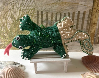 Lizzie the Lizard Quilty Critter® / OOAK / Novelty / Folk Art / Ornament / Tropical Creature