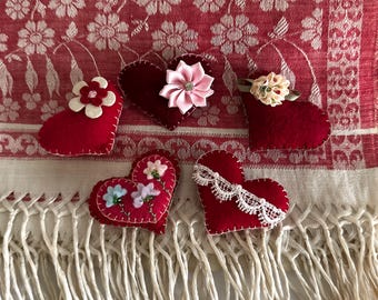 Valentine Love Tokens / Felt / Set of 5 / Ornaments / Class & Teachers Gifts / Novelty / Folk Art