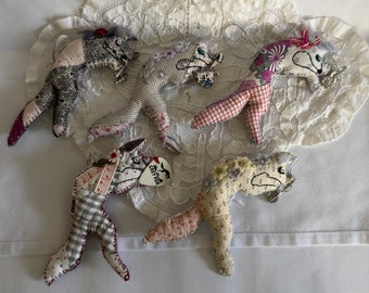 Grey Fox Quilty Critters /  Folk Art / Souvenir Ornaments / Bluegrass MusicFest Novelty / Gift
