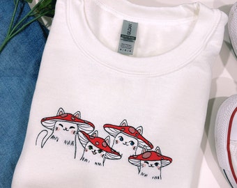 Besticktes Mushroom Cats Rundhals-Sweatshirt: Cottagecore Katzenliebhaber Geschenk