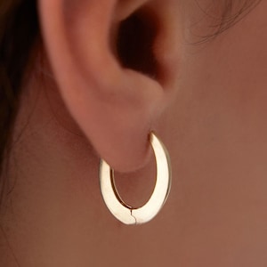 14K Real Solid Gold Oval Earring, Gold Huggie Earrings, Mini Huggie Earrings, Gold Earrings, Huggie Earrings, 14k Gold Oval Earrings