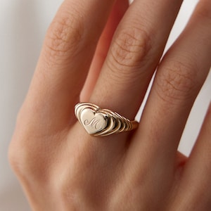 14K Real Solid Gold Heart Signet Ring, Gold Heart Ribbed Ring, Big Heart Ring, Gold Personalized Ring, Engraved Heart Signet Ring