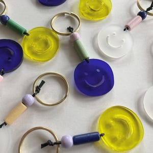 Smiley keychain made of recycled acrylic