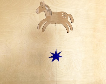Pony Suncatcher – Mobile realizzato in acrilico e vetro riciclati