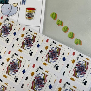 Autocollants TPC de carte postale de voyage | Q est pour Queen | 3 x 5 feuilles de 15