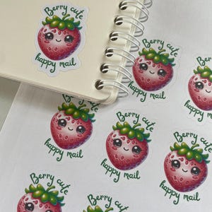 Stickers courrier heureux | Fraise kawaii | Autocollants d'envoi pour enveloppes de 1,5 po.
