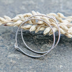 dünnste Goldcreolen, solide 14k 28g Creolen, 100% recycelte Goldcreolen - Gelb-, Weiß- oder Roségold - handgefertigt von thebeadedlily
