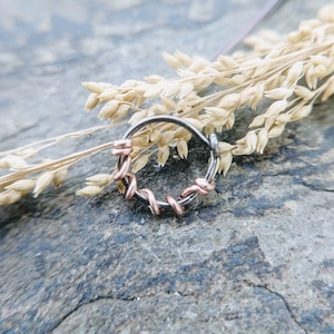 22 g wijnstok single--aangepaste hoepel, kraakbeenring, helix hoepel--handgemaakt door thebeadedlily