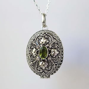 Green Peridot Oval Bali Sterling Silver Locket Pendant Keepsake Chain Necklace PL23