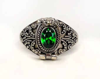 Green quartz  May birthstone Poison Ring Bali Sterling Silver Locket Ring AR05