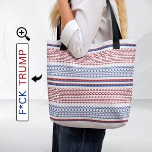Bolsa discreta anti-Trump: Sacola para o 4 de julho, mensagem oculta "Foda-se o Trump", presente para patriotas americanos, vote democrata, bolsa com cordão com estampa FDT