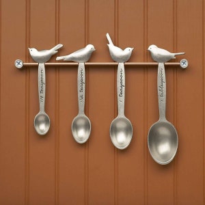 beehive bird measuring scoops pewter measure spoon set metal tablespoons teaspoons kitchenware gift cooks baking cooking copper display rack