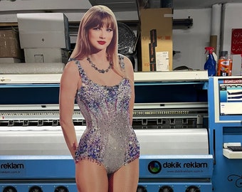 Plastikowy model Taylor Swift z wycinanką