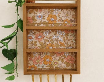 Wood spice rack with 70s style floral background: Fits the full Lenox spice village