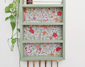 Green spice rack with flower background and hooks for hanging measuring spoons: Fits the full Lenox spice village