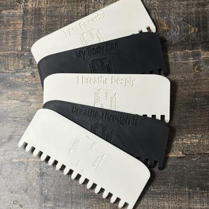 Birth comb with affirmation and box breathing diagram. Labour comb for hypnobirth, natural birth tool, 3D printed birth comb
