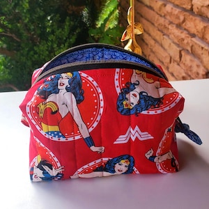 Wonder Woman Makeup Bag: Quilted Cosmetic Organizer, DC Comics Super Hero Pouch