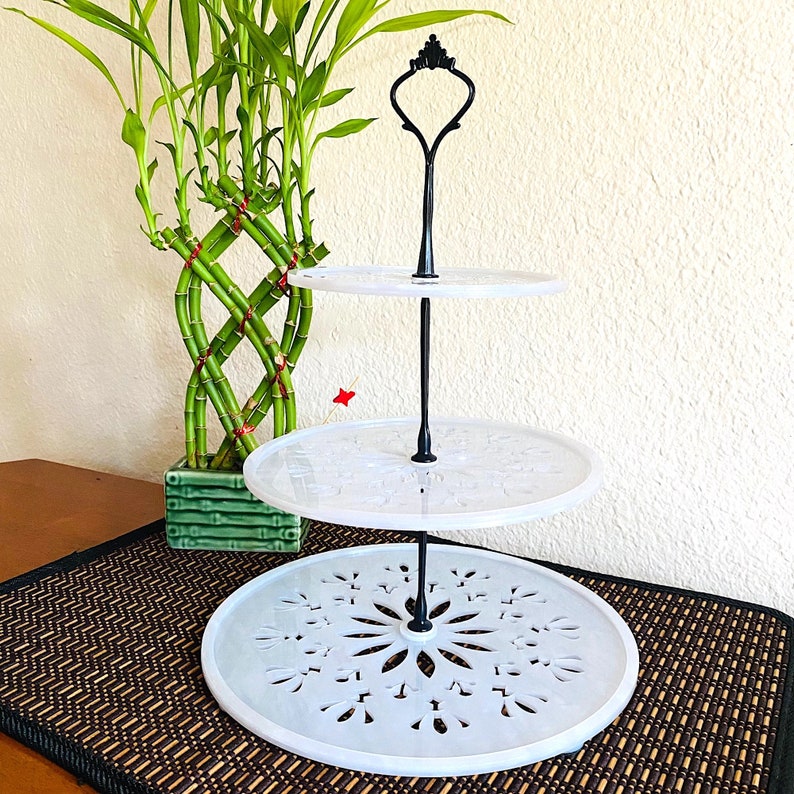 Three Tiered Tray, table top display, pierced design, Free Shipping zdjęcie 2