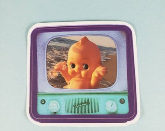 Kewpie Doll Vinyl Sticker – Retro TV Beach Scene
