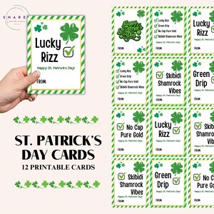 Könnte beinhalten: Zwölf druckbare Karten zum St. Patrick's Day mit grünen Kleeblatt-Designs und verschiedenen Sprüchen. Die Karten haben einen grün-weiß-gold gestreiften Hintergrund. Die Sprüche beinhalten "Lucky Rizz", "Green Drip", "No Cap Pure Gold", "Skibidi Shamrock Vibes" und "Happy St. Patrick's Day!"
