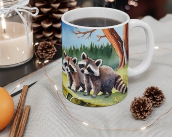 Mug à café aquarelle avec raton laveur et scène de ruisseau