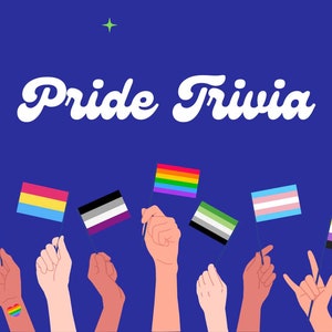 Puede incluir: Un fondo azul con el texto "Pride Trivia" en fuente blanca cursiva. Varias manos sostienen diferentes banderas del orgullo, incluidas las banderas del arcoíris, transgénero, no binario y lesbiana. El texto "Created by TTOWN Trivia © 2023" está en la esquina inferior izquierda.