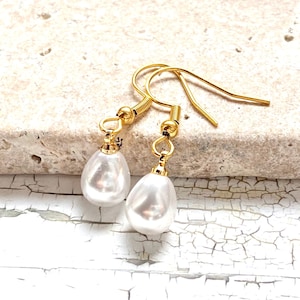 Earrings, All Souls Trilogy inspired, Ysabeau de Clermont, Pearl earrings, A discovery of witches, Diana Bishop, jewelry, bookish, handmade image 1