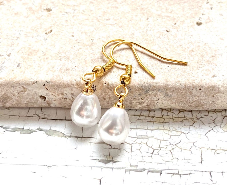 Earrings, All Souls Trilogy inspired, Ysabeau de Clermont, Pearl earrings, A discovery of witches, Diana Bishop, jewelry, bookish, handmade image 1