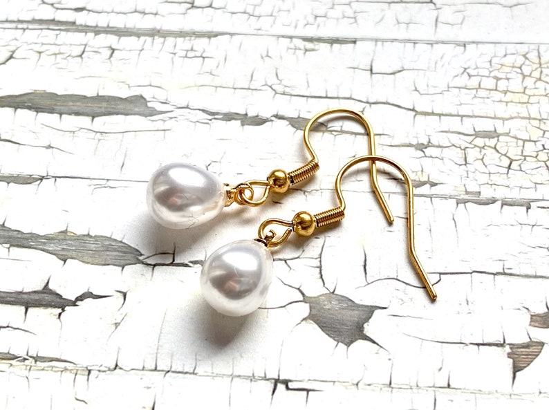 Earrings, All Souls Trilogy inspired, Ysabeau de Clermont, Pearl earrings, A discovery of witches, Diana Bishop, jewelry, bookish, handmade image 4