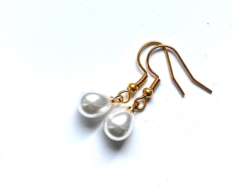 Earrings, All Souls Trilogy inspired, Ysabeau de Clermont, Pearl earrings, A discovery of witches, Diana Bishop, jewelry, bookish, handmade image 3