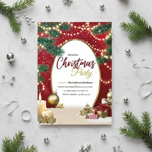 Puede incluir: Una invitación a una fiesta de Navidad con un diseño rojo y dorado. La invitación presenta el texto "Christmas Party" en una escritura elegante, rodeado de decoraciones festivas como adornos, estrellas y ramas de pino. La invitación incluye la fecha, la hora y el lugar.