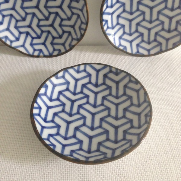 Blue and white geometric 3D ceramic Japanese sushi sauce bowls