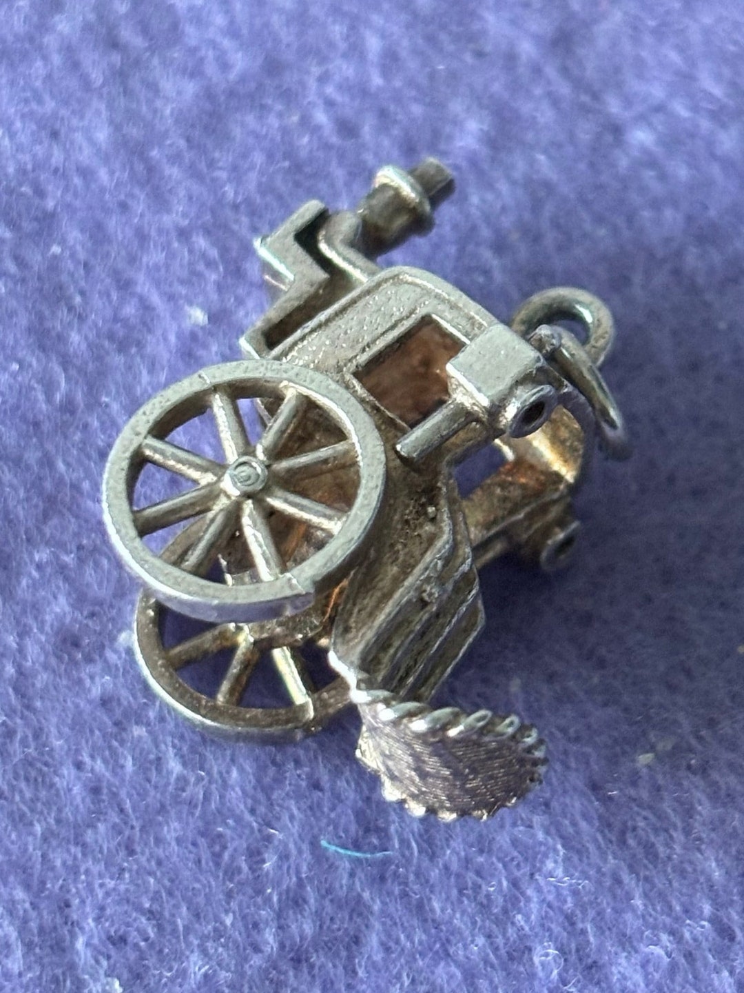 ヴィンテージ925スターリングシルバーチャームペンダント。糸車付き