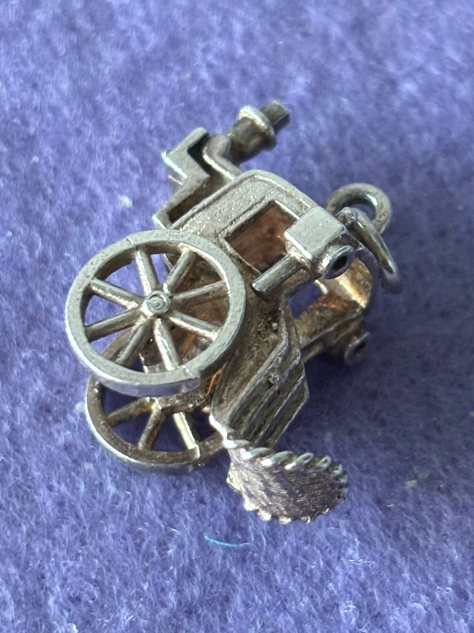 ヴィンテージ925スターリングシルバーチャームペンダント。糸車付き