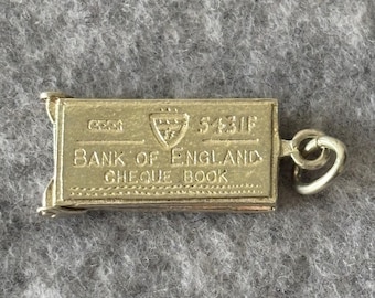 Nuvo Vintage Sterling Silver 925 Pendant Opening Cheque Book