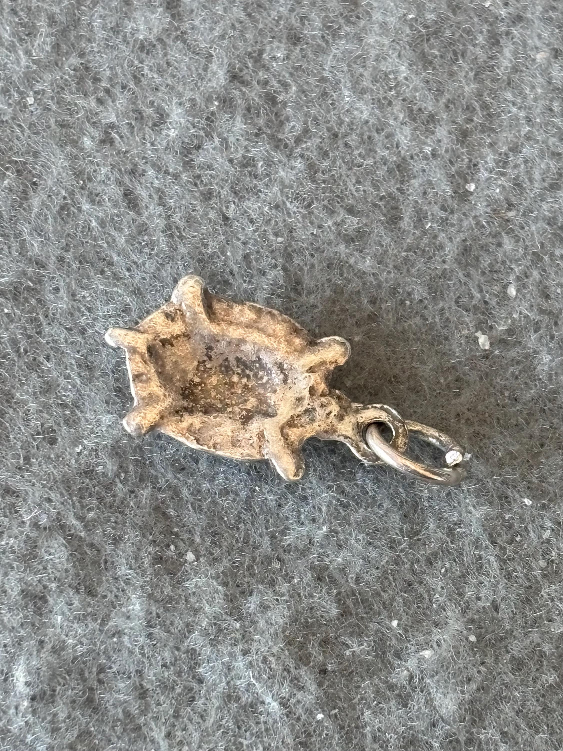 ヴィンテージ スターリングシルバー 925 チャームペンダント。亀