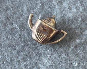 Vintage 9ct 9 Carat gold Charm 375. 0.69g. Puffed English Teapot. Hallmarked London 1978.