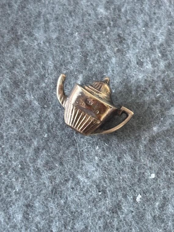 Vintage 9ct 9 Carat gold Charm 375. 0.69g. Puffed English Teapot. Hallmarked London 1978.