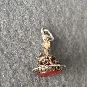 Vintage hänge i sterlingsilver 925. Kristallfack med karneol, orange lyckofyll eller älva.