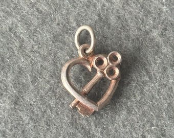 Dije vintage de plata de ley 925. "La llave de mi corazón". Amantes.