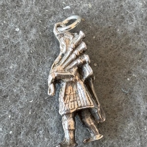 Vintage Sterling Silver 925 Charm Pendant. Scottish Guard Bagpiper Bagpipes. Scotland.